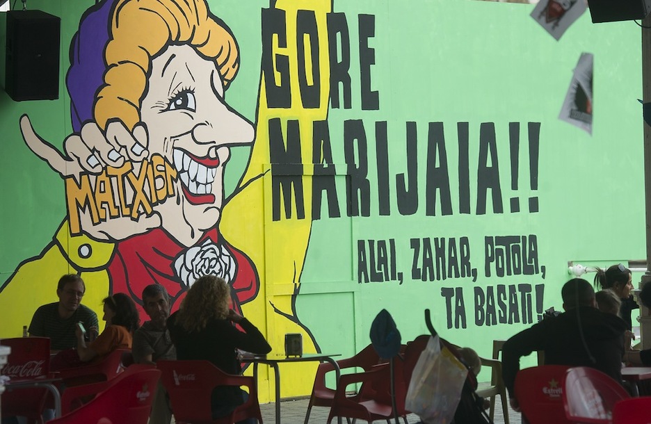 Marijaia se come el machismo en la comparsa Mamiki. Marijaia se come el machismo en la comparsa Mamiki.