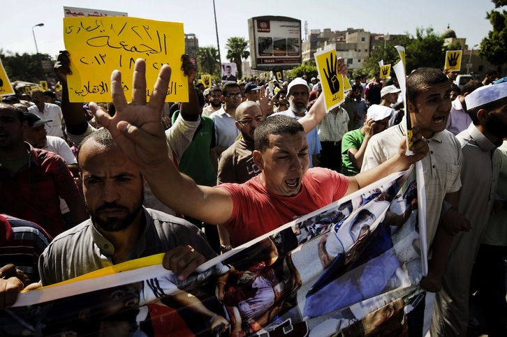 Movilización en El Cairo contra el golpe y en apoyo a Morsi. (GIANLUIGI GUERCIA / AFP)