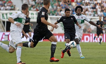 Vela ha sido el autor del gol realista. (LA OTRA FOTO)