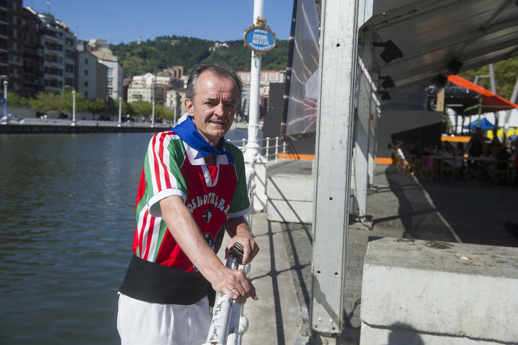 Jose Mari Amantes, miembro de la comparsa Moskotarrak. (Luis JAUREGIALTZO / ARGAZKI PRESS)