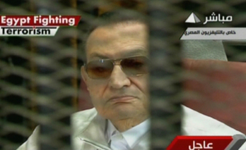 Imágenes de Mubarak difundidas por la televisión estatal egipcia. (AFP)
