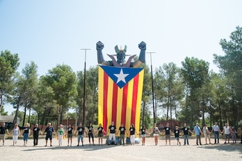 Ensayo de la cadena humana previo a la celebración de la Diada. (ANC)