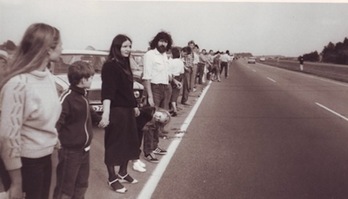 Imagen de archivo de la Vía Báltica de 1989. (UNESCO)