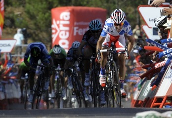 Dani Moreno ha demarrado a falta de 500 metros y se ha llevado la etapa. (Miguel RIOPA / AFP PHOTO)