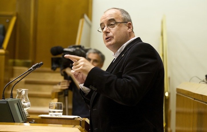 Joseba Egibar Gasteizko legebiltzarrean. (Raúl BOGAJO / ARGAZKI PRESS)