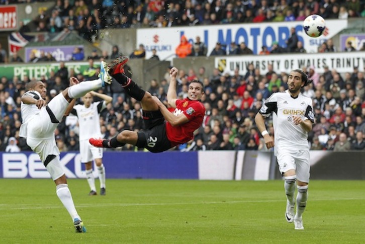 El holandés Robin Van Persie es una de las estrellas del United. (Ian KINGTON / AFP PHOTO)