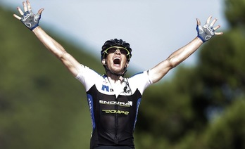 Leopold Konig helmugara iristean. (José JORDAN / AFP)