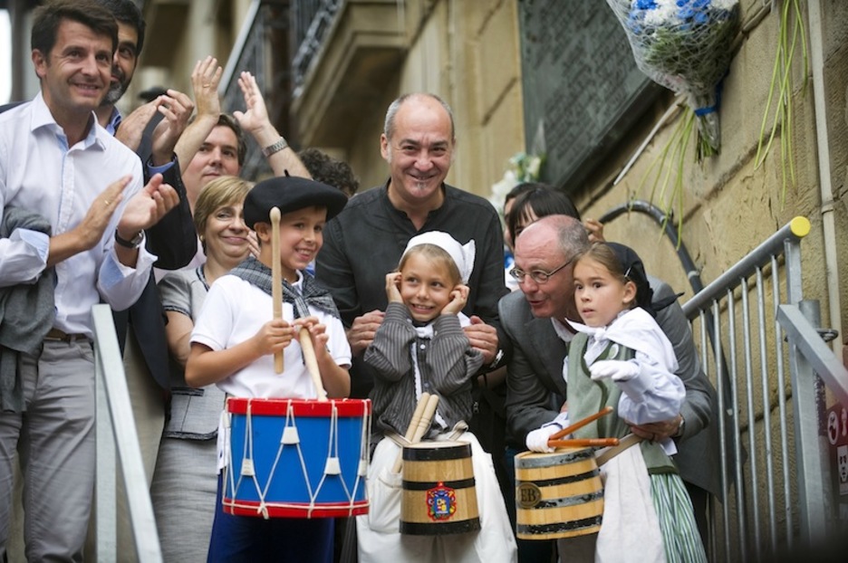 Donostiako alderdi ezberdinetako zinegotziak, Juan Karlos Izagirre alkatea eta Martin Garitano Gipuzkoako Ahaldun Nagusia. (Juan Carlos RUIZ / ARGAZKI PRESS)