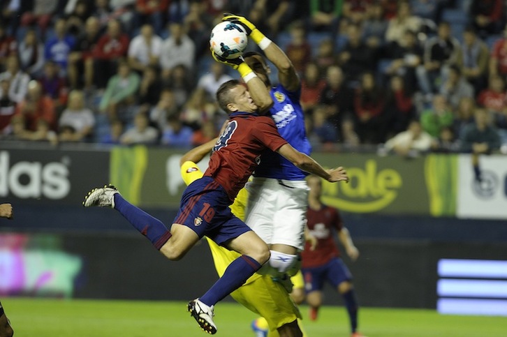 Ezinean, Osasunak Vila-Realen aurka egin du tupust gaur. (Iñigo URIZ / ARGAZKI PRESS)