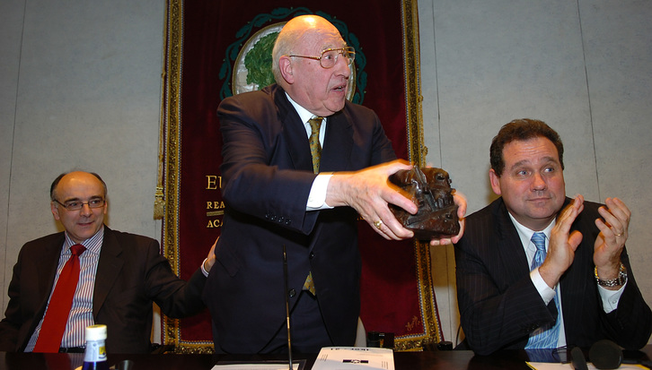 Euskaltzaindiak omenaldi berezia eskaini zion 2008an Jean Haritschelhar. (Monika DEL VALLE / ARGAZKI PRESS)