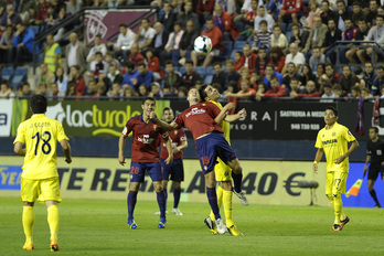 Osasuna sufrió una dolorosa derrota ante el Vila-real. (Iñigo URIZ / ARGAZKI PRESS)