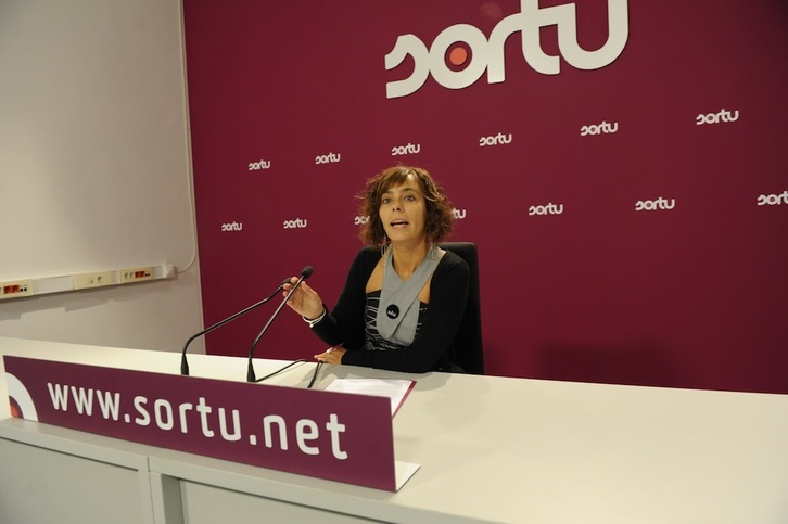 Amaia Izko, durante la comparecencia de esta tarde. (ARGAZKI PRESS)