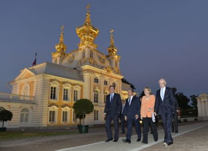 Cameron, Hollande, Merkel y Van Rompuy asisten a la cena del G20. (Eric FEFERBERG/AFP)