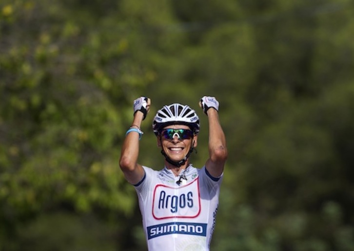 Warren Barguil ha tenido incluso metros para celebrar la victoria. (Jaime REINA / AFP PHOTO)