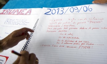 Una de las páginas del cuaderno de Herritarron Epaia. (Idoia ZABALETA / ARGAZKI PRESS)