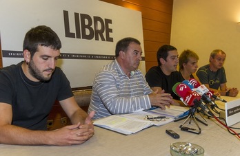 Landa eta Totorika, erdian, Bilbon eskainitako agerraldian. (Monika DEL VALLE/ARGAZKI PRESS)