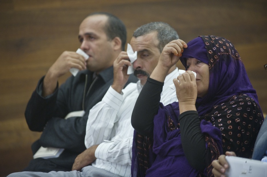 Los familiares de las víctimas no han podido contener las lágrimas. (Jon URBE / ARGAZKI PRESS)