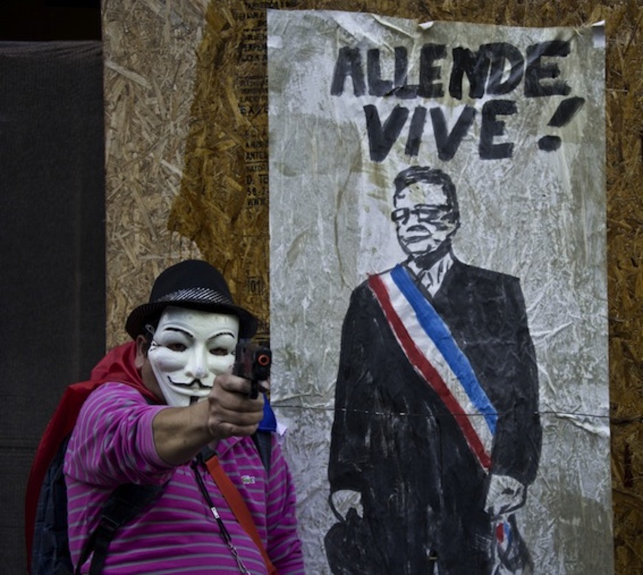 Instantánea tomada en durante una manifestación en Santiago. (Martin BERNETTI/AFP PHOTO) Instantánea tomada en durante una manifestación en Santiago. (Martin BERNETTI/AFP PHOTO)