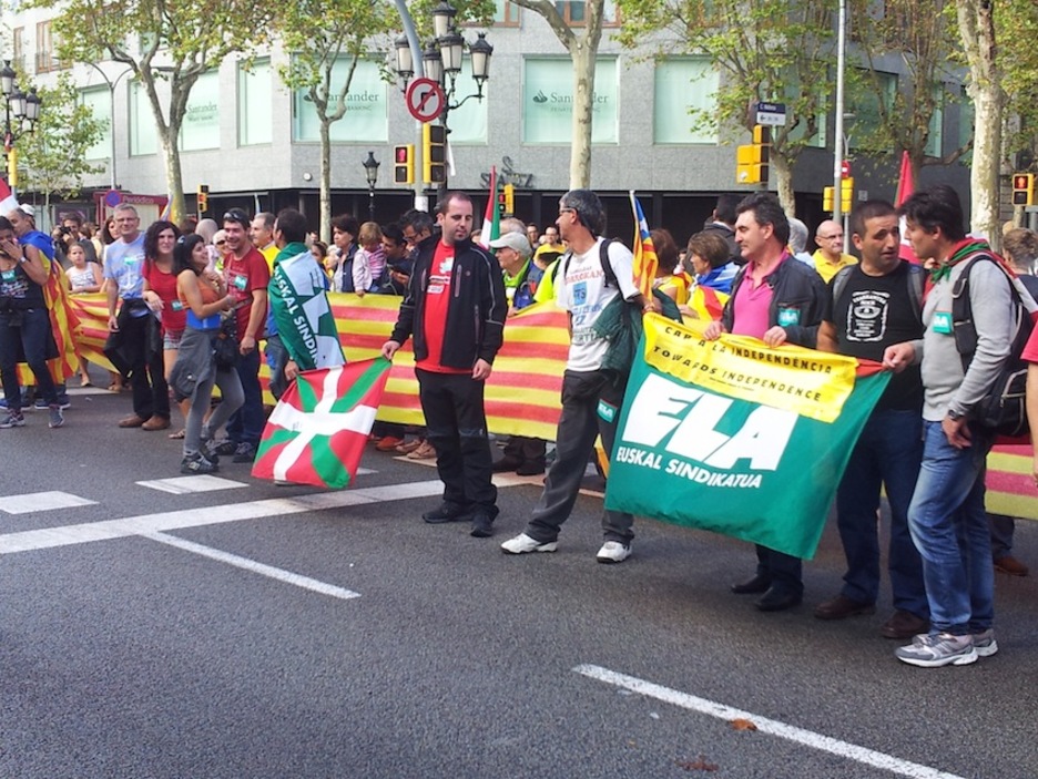 Representantes de ELA en el Passeig de Gràcia, en Barcelona. (ELA)