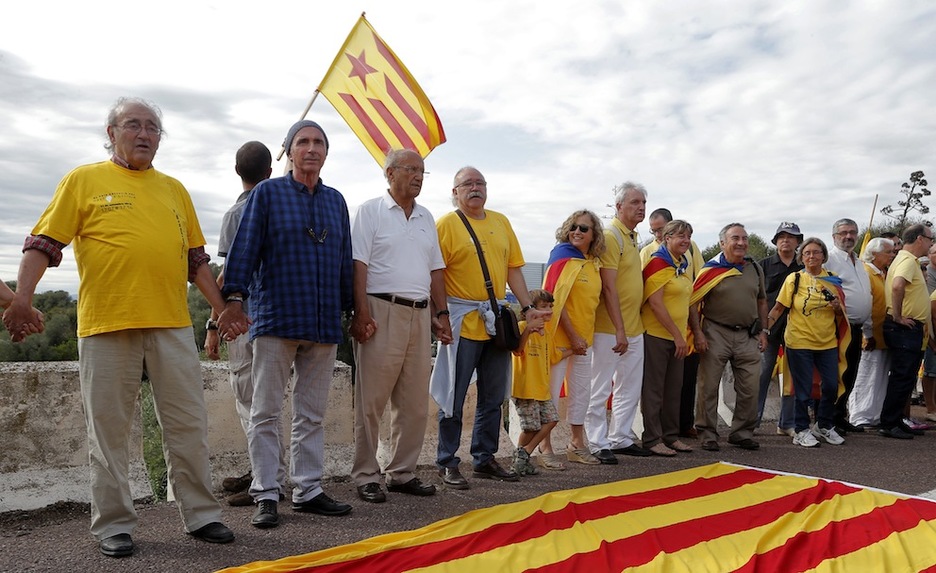 El cantante Lluís Llach también ha participado en la Vía Catalana. (José JORDAN/AFP)
