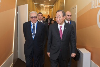 Ban Ki-moon, junto a Lakhdar Brahimi, enviado especial de la ONU y la Liga Áraba para Siria, el pasado 6 de setiembre. (Eskinder DEBEBE/AFP) 