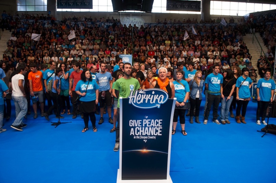 Jone Galarza eta Egoitz Luisa Herrirako kideen hitzartzea. (Iñigo URIZ/ARGAZKI PRESS) Jone Galarza eta Egoitz Luisa Herrirako kideen hitzartzea. (Iñigo URIZ/ARGAZKI PRESS)