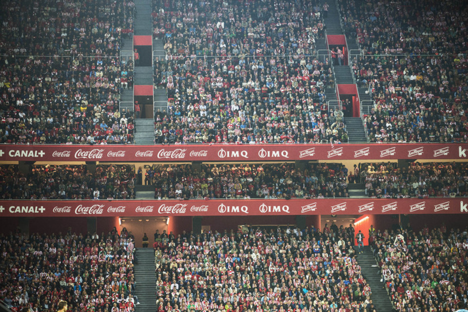 Ez zen eserlekurik libre geratu estraineko partidarako. (Jon HERNAEZ/ARGAZKI PRESS) Ez zen eserlekurik libre geratu estraineko partidarako. (Jon HERNAEZ/ARGAZKI PRESS)