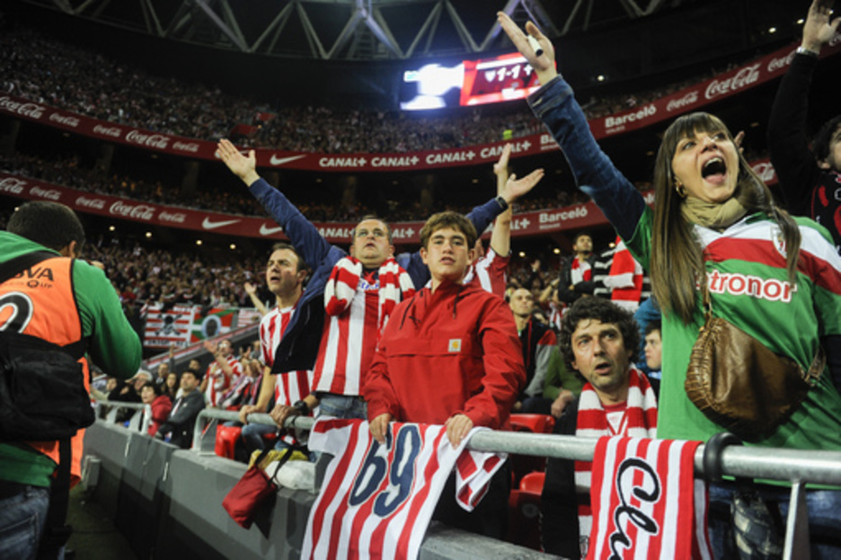 Futbol zelai berria baina zaletu berberak ditu taldeak. Hauek, atzo, sutsu. (Luis JAUREGIALTZO/ARGAZKI PRESS) Futbol zelai berria baina zaletu berberak ditu taldeak. Hauek, atzo, sutsu. (Luis JAUREGIALTZO/ARGAZKI PRESS)
