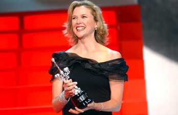 Annette Bening-ek Donostia Saria jaso zuen 2004an. (Imanol OTEGI/ARGAZKI PRESS)