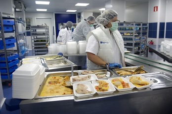 Instalaciones de las cocinas del Complejo Hospitalario de Nafarroa (CHN). (Idoia ZABALETA/ARGAZKI PRESS)