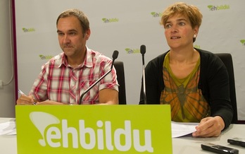 Los portavoces de EH Bildu Unai Ziarreta y Rebeka Ubera. (Andoni CANELLADA/ARGAZKI PRESS)
