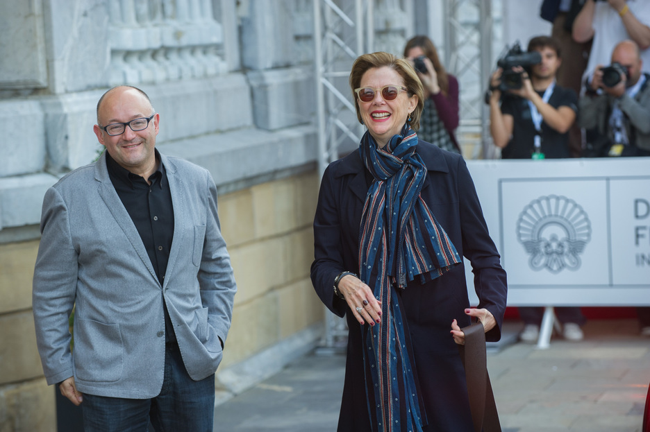 Bere azken filmea aurkeztuko duen Annette Benning, Maria Kristina hotelera iristen. (Andoni CANELLADA/ARGAZKI PRESS) Bere azken filmea aurkeztuko duen Annette Benning, Maria Kristina hotelera iristen. (Andoni CANELLADA/ARGAZKI PRESS)
