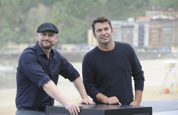 Juan José Campanella, a la izquierda, durante el photocall ante el Kursaal. (ARGAZKI PRESS)