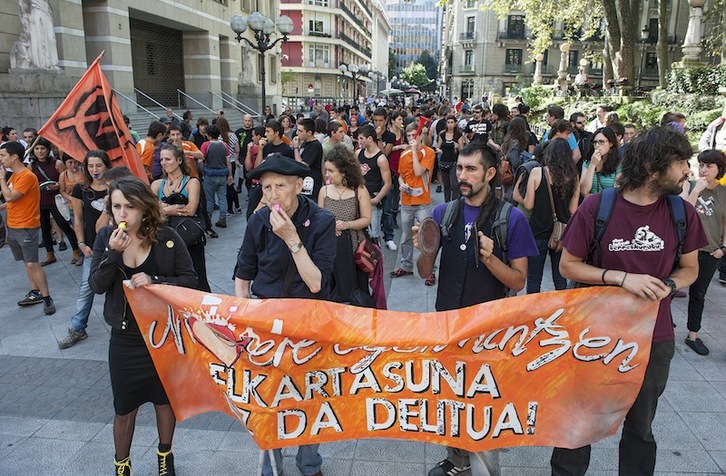 Kukutzaren eraistearen aurkako protesta gaur Sabin Etxean. (ARGAZKI PRESS)
