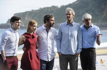 El director Denis Villeneuve en el centro junto a la actiz Sarah Gadon y otros miembros del equipo. (Jagoba MANTEROLA / ARGAZKI PRESS)
