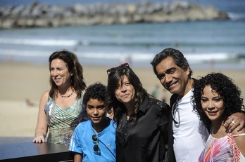 Equipo de ‘Pelo Malo’. Samantha Castillo (derecha) y Samuel Lange (izquierda) protagonizan la película. (Jagoba MANTEROLA / ARGAZKI PRESS)