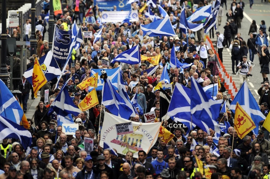 Independentziaren aldeko boza eskatzen duten alderdi eta eragile guztiek babestu dute gaurko manfiestazioa. Independentziaren aldeko boza eskatzen duten alderdi eta eragile guztiek babestu dute gaurko manfiestazioa.