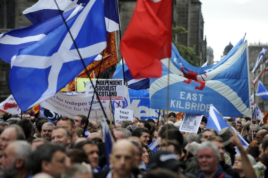 Krisiaren eta murrizketen aurkako mezuak ere izan dira, sozialistek eraman dutena, adibidez. Krisiaren eta murrizketen aurkako mezuak ere izan dira, sozialistek eraman dutena, adibidez.