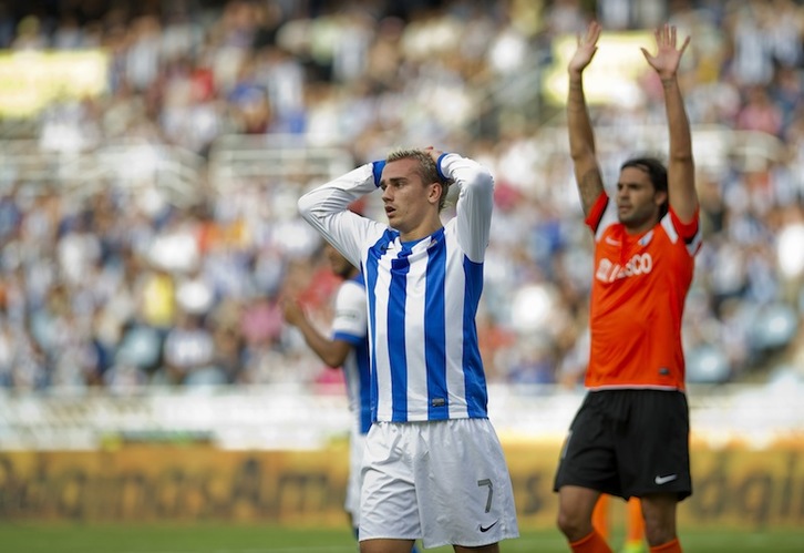 Behin baino gehiagotan eraman ditu Griezmannek gaur buruak eskura. (Juan Carlos RUIZ / ARGAZKI PRESS)