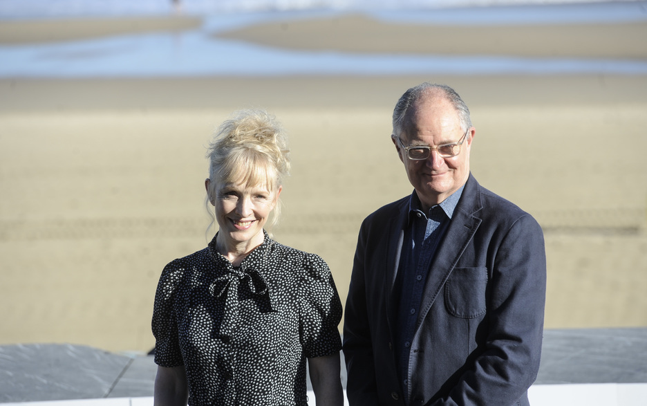 Photocall de los protagonistas de la película ‘Le weekend’, el director Roger Michell y la actriz Lindsay Duncan. (Jagoba MANTEROLA / ARGAZKI PRESS) Photocall de los protagonistas de la película ‘Le weekend’, el director Roger Michell y la actriz Lindsay Duncan. (Jagoba MANTEROLA / ARGAZKI PRESS)