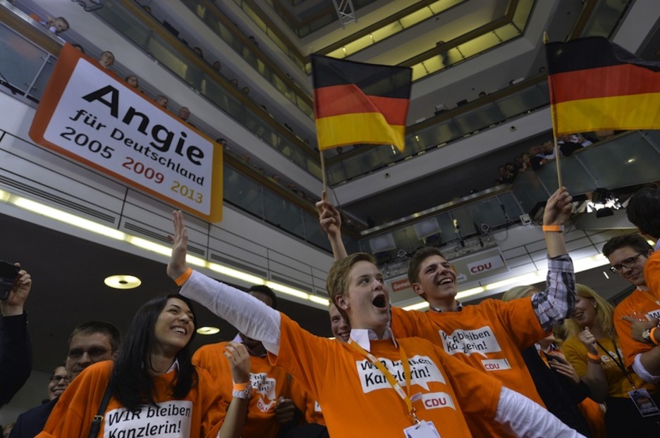 Jóvenes del CDU de Angela Merkel celebran la victoria. (Odd ANDERSEN / AFP) Jóvenes del CDU de Angela Merkel celebran la victoria. (Odd ANDERSEN / AFP)