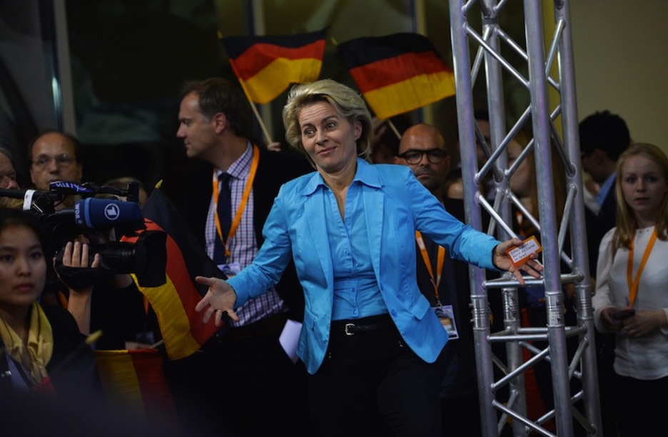 La ministra de Trabajo y Asuntos Sociales alemana Ursula von der Leyen celebra la victoria. (Odd ANDERSEN / AFP) La ministra de Trabajo y Asuntos Sociales alemana Ursula von der Leyen celebra la victoria. (Odd ANDERSEN / AFP)