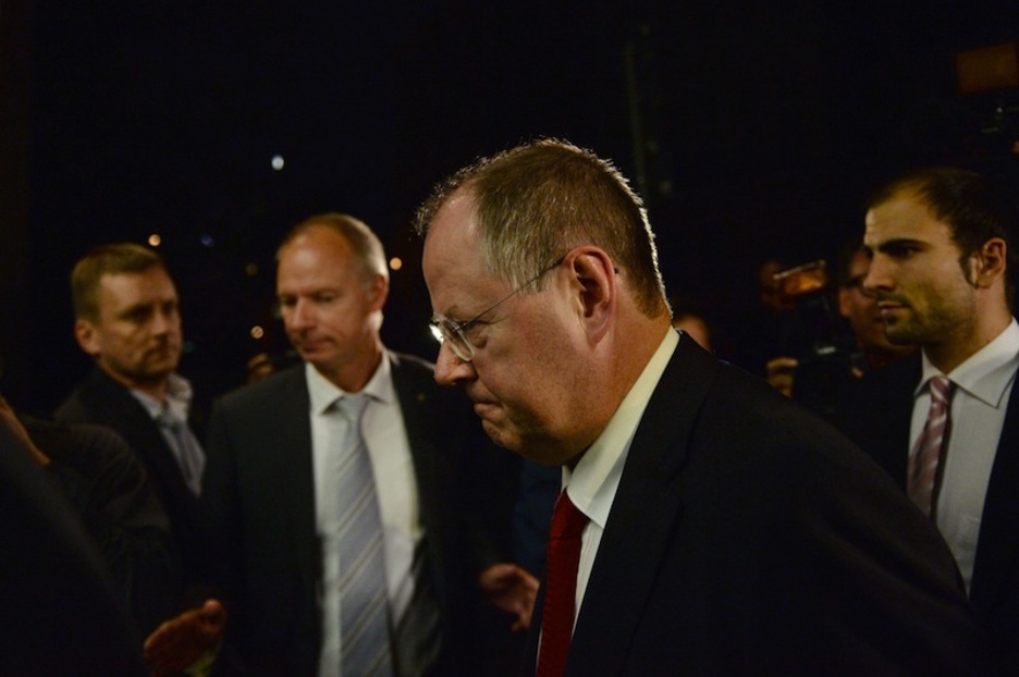 Peer Steinbrueck (SPD) ha dicho que no entrará en el gobierno de Merkel, algunos analistas apuntan a que podría dar paso a un relevo en la dirección del partido. (Johannes EISELE / AFP) Peer Steinbrueck (SPD) ha dicho que no entrará en el gobierno de Merkel, algunos analistas apuntan a que podría dar paso a un relevo en la dirección del partido. (Johannes EISELE / AFP)