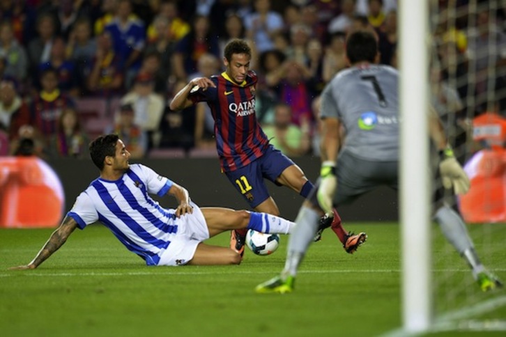 Neymar, durante un encuentro ante la Real. (Lluis GENÉ/AFP PHOTO)