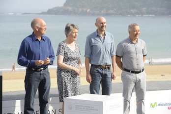 ‘The Railway Man’ filmeko zuzendari eta aktoreak. (Jon URBE/ARGAZKI PRESS)