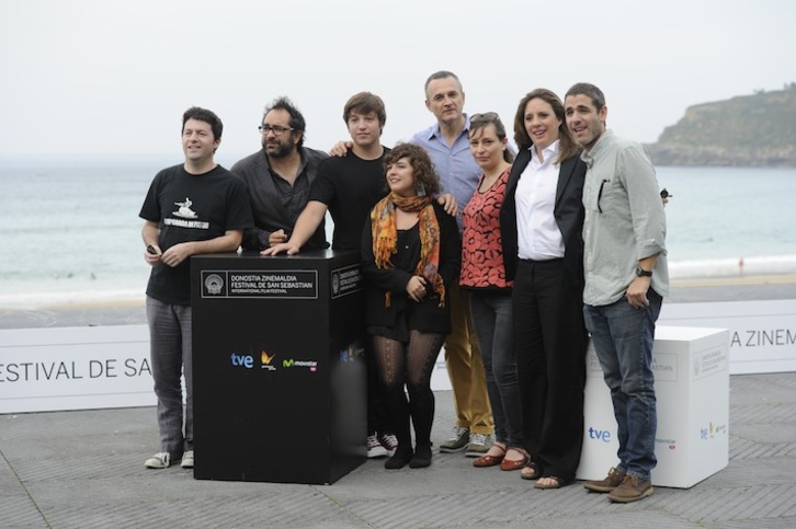 El equipo de ‘Club Sandwich’ posa para los medios gráficos. (Jon URBE / ARGAZKI PRESS)