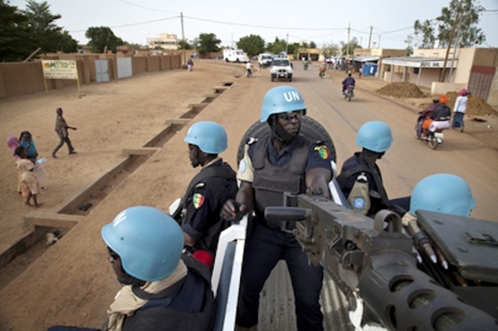 Cascos azules de la ONU patrullan la ciudad de Gao, en Mali. (Marco DORMINO/ONU)