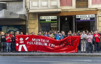 Concentración frente a los juzgados de Bilbo con motivo del inicio del juicio. (Monika DEL VALLE/ARGAZKI PRESS)