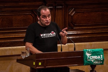 El diputado de la CUP David Fernández durante su intervención en el debate de política general. (PARLAMENT)