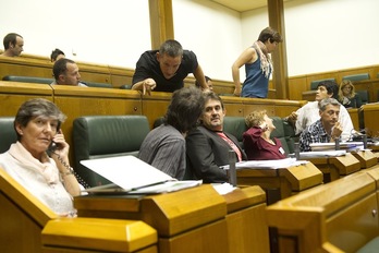 Los parlamentarios de EH Bildu, en el pleno de ayer. (Raúl BOGAJO/ARGAZKI PRESS)